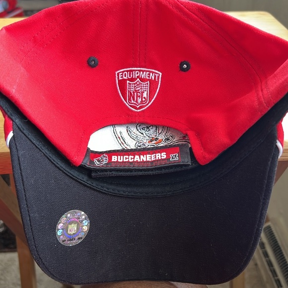 Reebok snapback, cap, red black, and white colors - Picture 3 of 3